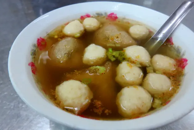 【宜蘭美食】風味獨特的信利號貓耳魚丸米粉