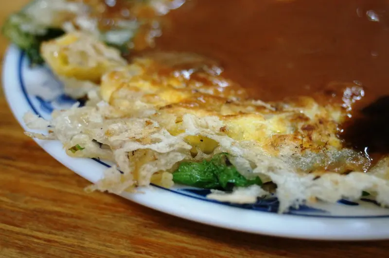 宜蘭美食推薦-東門夜市小吃金黃酥脆＂阿成老店蚵仔煎＂(在地人推薦)