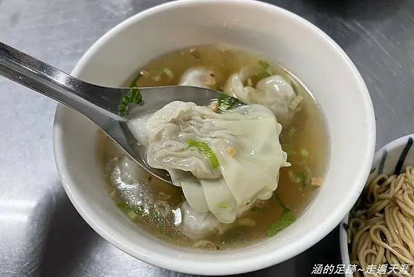 [宜蘭美食] 一香飲食店 ~ 美味餛飩湯、炸醬麵、麻醬麵，北館市場70年在地老店