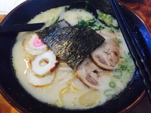 *宜蘭礁溪*樂山溫泉拉麵。礁溪泡腳拉麵創始店，強棒拉麵料多豐富