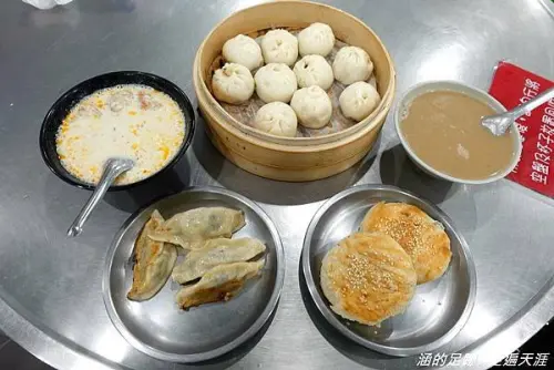 [礁溪美食] 清珍早點 ~ 宜蘭礁溪超人氣早餐店，平價好吃的蔥燒餅、小籠包，整修後重新開幕!