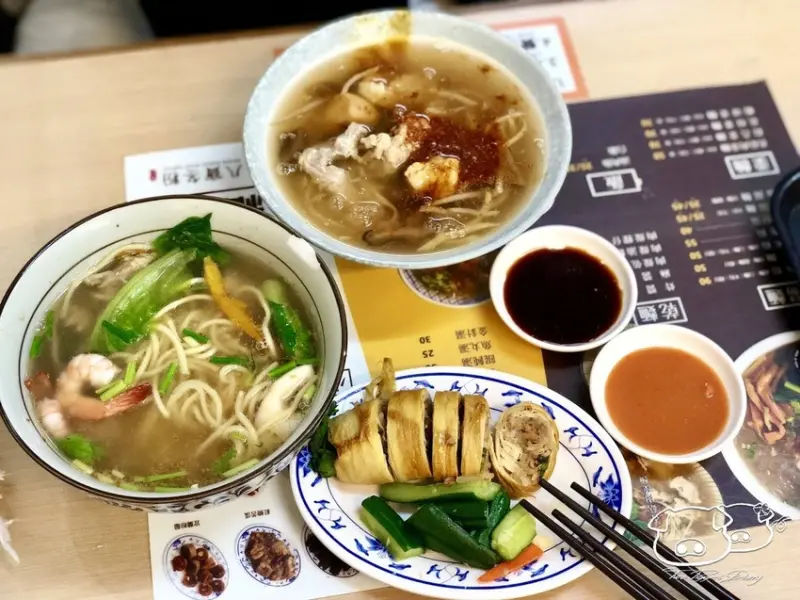 [宜蘭礁溪美食]八寶冬粉_宜蘭礁溪台灣小吃百大名店_滿滿八大種料豐富了鮮美的湯頭_來宜蘭礁溪不可錯過的在地美食_兩隻豬的日常