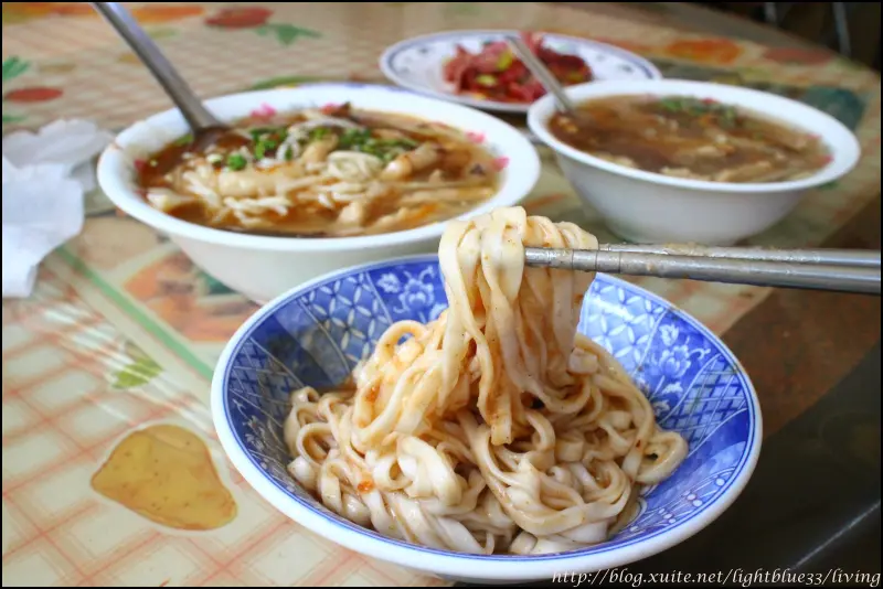 宜蘭礁溪美食：松興小吃部～在地人也愛吃的銅板美食麵攤