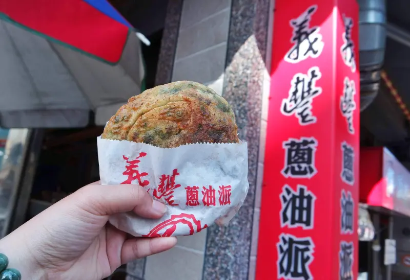 宜蘭羅東 | 義豐蔥油派，蔥蔥人必吃的一道在地小吃 /食尚玩家/2014宜蘭小吃網路票選冠軍/團購美食▲女子的休假計劃▼