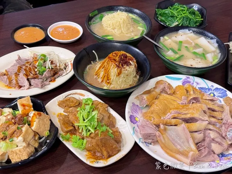 宜蘭縣羅東鎮鴨肉送》56年老店新址，煙燻鴨肉及布丁乾麵必點，特產粉腸、鴨賞、膽肝，小菜平價好吃