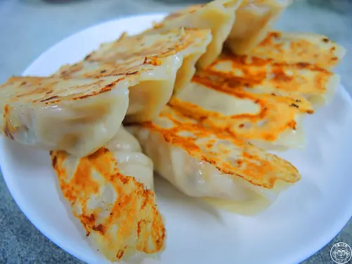 呷飽祙【宜蘭羅東･阿棟伯水餃鍋貼專賣店】巷弄美食不容忽視