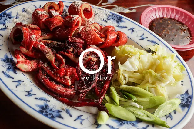 [食記]宜蘭羅東 令人朝思暮想的紅糟魷魚 酥脆入味 羊肉湯甘甜-添丁伯紅糟魷魚