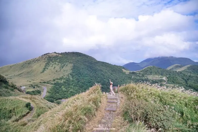 [七星山主東峰攻頂記] 是天使降落的天外之境吧 陽明山賞芒步道攻略 七星山到小油坑的奇幻旅程 - 安妮的天空