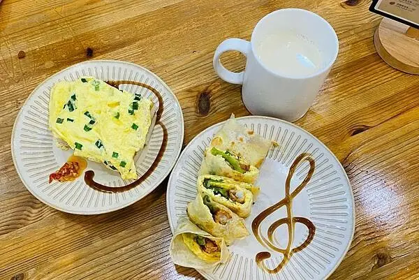 台北24小時文青豆漿店！天婦羅炸蝦蛋餅只要75元，國父紀念館捷運站旁超方便。