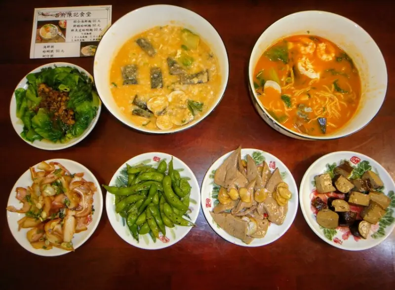 【美食】「呂府陳記食堂」蘆洲海鮮麵推薦、蘆洲銅板美食推薦，海鮮粥、小菜好美味 (附菜單)