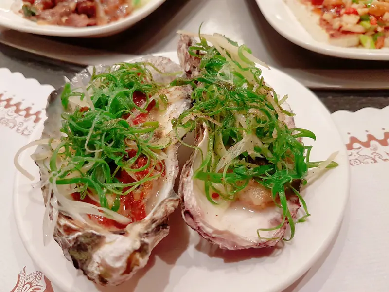 【宜蘭食記】宜蘭市 ║ 當代鐵板燒 好吃平價CP值高食材新鮮 (香煎雞排 / 干貝 / 蔥爆牛肉片 / 煎香蕉) ♥♥♥
