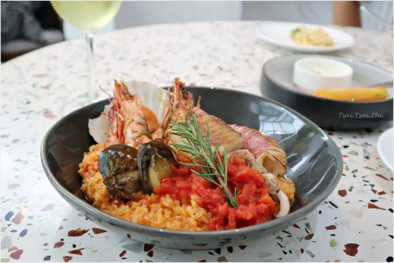 [台中]Les aqua水相餐聚苑|精緻歐亞風情料理，韓系純白裝潢，約會、慶生餐廳推薦