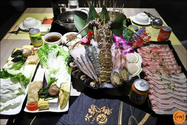 雲林聚餐│斗六必吃精緻海鮮火鍋：火鍋世家 獨家特色湯底、超澎派痛風蝦、奢華海陸套餐爽爽吃！