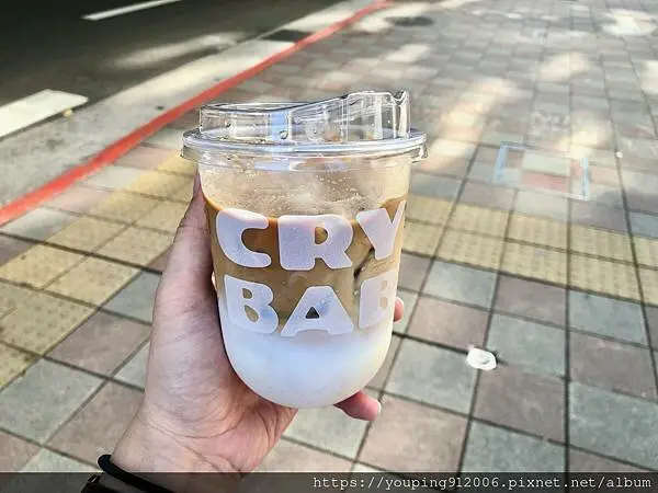 台北大安區｜CRYBABY COFFEE，韓國小清新風的外帶咖啡店，不只有很多特別的口味，還可以選擇深焙或中焙的豆