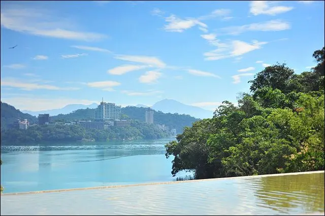 《南投熱門景點美食》日月潭向山遊客中心．水濱婚紗廣場．270度視野會下上搖晃的向山眺望平台