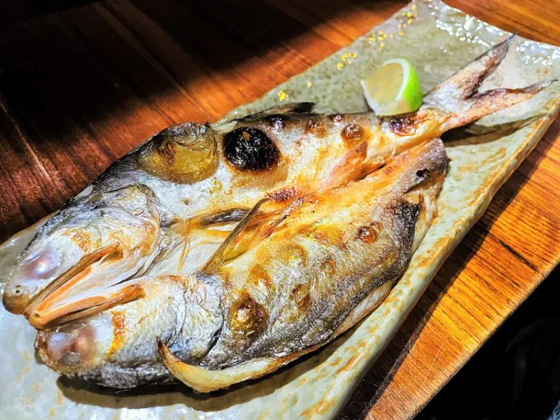 【裊裊間串燒酒場】日式居酒屋風格料理餐廳│桃園藝文特區必吃美食│桃園宵夜串燒推薦！