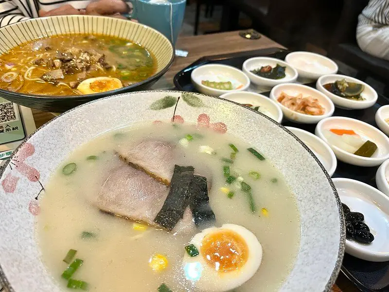 蘆洲食記｜羽臨創意拉麵：30種以上小菜吃到飽/飲料咖啡無限暢飲/CP值超高/小朋友的最愛