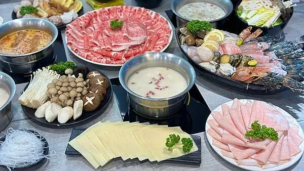 [信義區美食] 品湯 白色麻辣鍋專賣(信義市府店) 一喝上癮的精華老火湯底 #台北火鍋/市政府美食 @蛋寶趴趴go