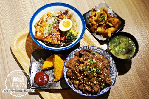 『虎藏燒肉丼食所(龍潭店)』大火炙燒香噴噴牛五花丼飯只需158元｜自助區無限享用｜龍元宮美食餐廳 - 相片中的菲莉絲