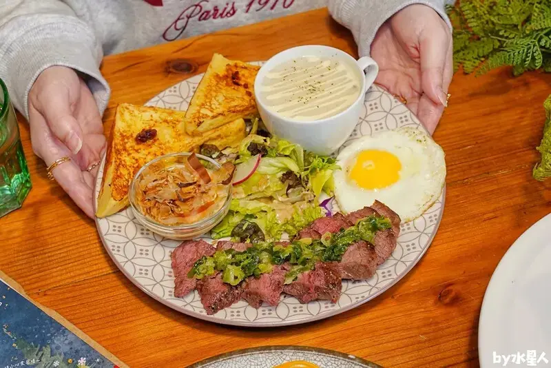 春三朝午：台中必吃早午餐，超狂3隻酥炸雞腿義大利麵、雙倍牛排