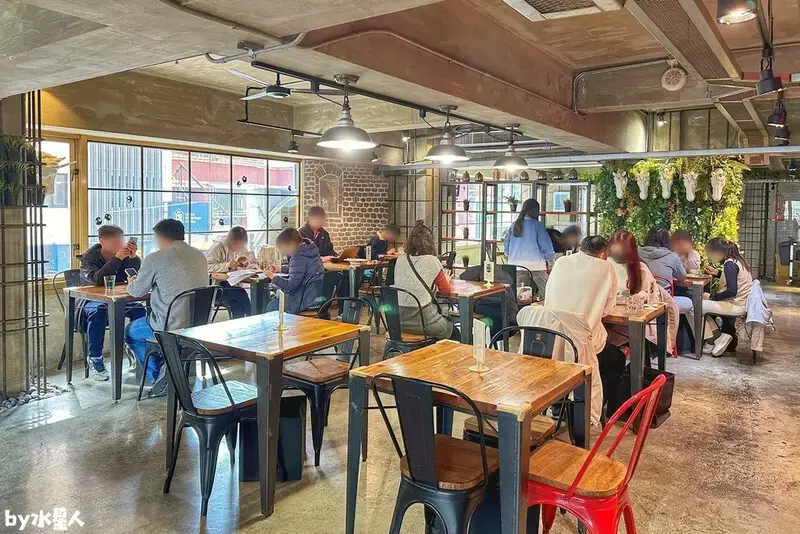 春三朝午：台中必吃早午餐，超狂3隻酥炸雞腿義大利麵、雙倍牛排