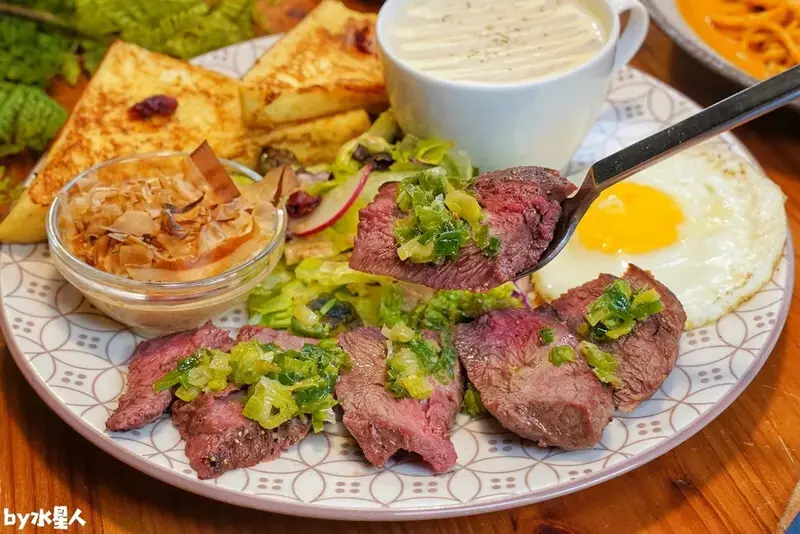 春三朝午：台中必吃早午餐，超狂3隻酥炸雞腿義大利麵、雙倍牛排