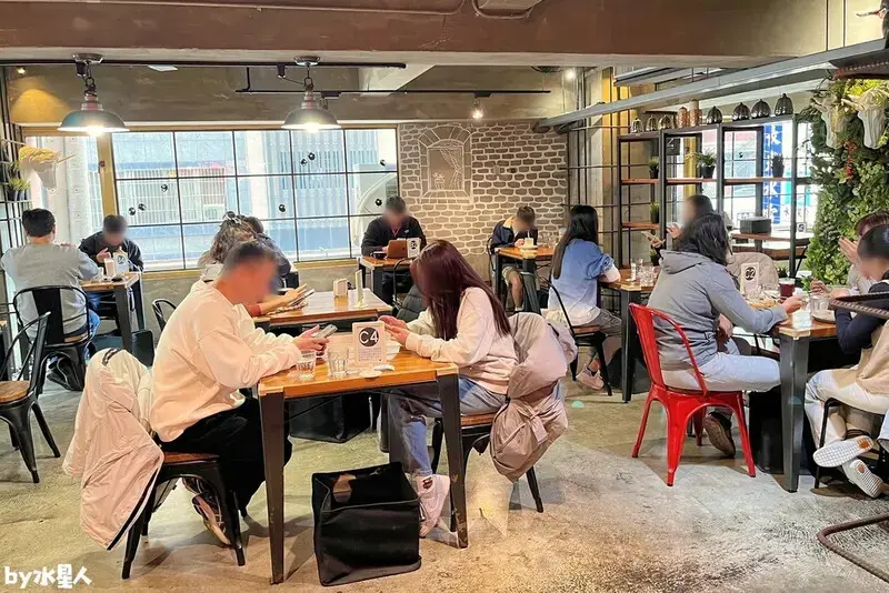 春三朝午：台中必吃早午餐，超狂3隻酥炸雞腿義大利麵、雙倍牛排