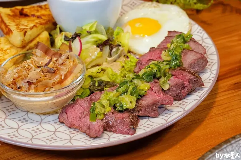 春三朝午：台中必吃早午餐，超狂3隻酥炸雞腿義大利麵、雙倍牛排