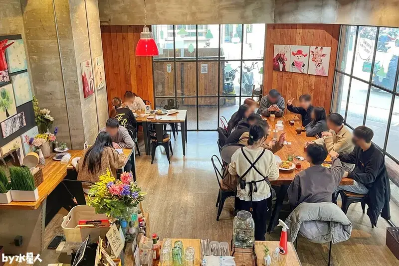 春三朝午：台中必吃早午餐，超狂3隻酥炸雞腿義大利麵、雙倍牛排