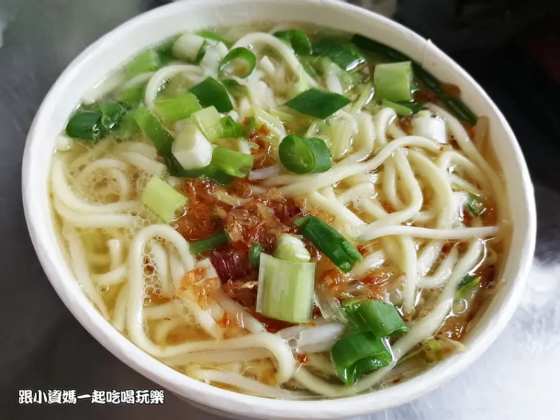 【新北中和區美食記】王國小吃(南山路4巷巷口麵攤)  一開店就大排長龍的銅板美食 價格親民又美味 鄰近新北市中和區衛生所