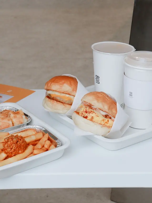 三重、新莊加州快速慢食，在極簡空間內享用一系列奶油牧場蛋堡。