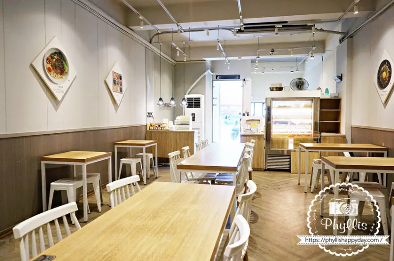 好伴麵店 龍潭文青麵店 特色麵食通通有 九宮格小菜選擇多 龍潭午晚餐推薦 - 相片中的菲莉絲