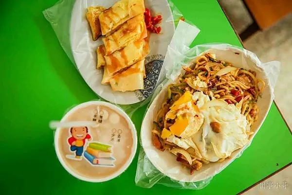 桃園中山國小早餐美食推薦-阿嬤的早餐店，明明用一樣的原物料卻能做出別家十倍美味！她的早餐店永遠為了孩子們的一聲阿嬤而開。