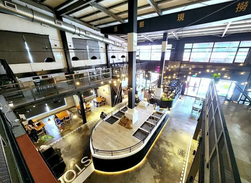 台中超狂特色餐廳鴻龍宴，氣派大船就在餐廳裡，新菜香烤琥珀雞想吃先預約，人氣活蝦料理餐廳全蝦宴 - 🍎 蘋果話日常🍎