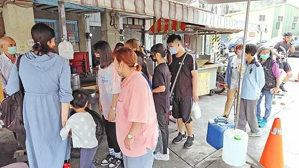 【台南六甲】六甲媽祖廟剉冰-超過百年歷史的老字號冰店，來六甲必吃美食