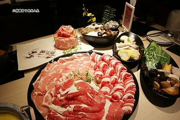宵夜火鍋第一品牌 火鍋迷必吃 樂多多集團【肉多多火鍋】廣三SOGO店 食材美味大升級 夜貓子的好選擇