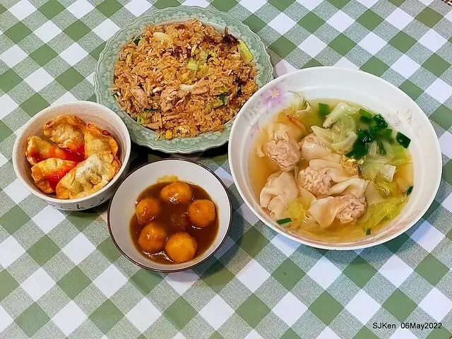 (北捷南港站附近美食)「樂天茶餐廳」--- XO醬肉絲蛋炒飯、咖哩魚蛋、炸韮菜餃與鮮蝦雲吞湯，道地港式美食好滋味。