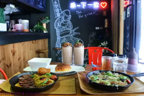 台中市北區台中義大利麵【禾間糧倉】新品超創意！森林系木質氛圍.麻辣鍋板煎牛排義大利麵＋白醬牛肝菌黑松露義式燉飯│