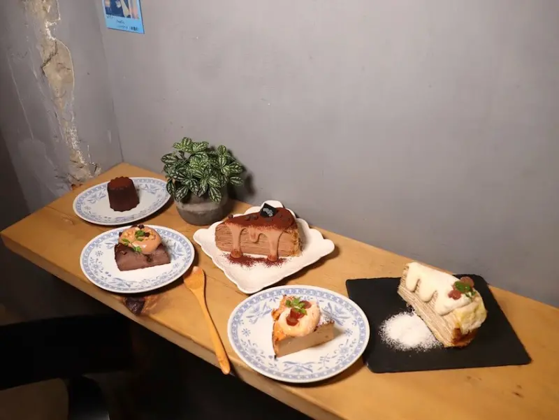 小滿cafe/狂歡小屋刺青處：台南隱藏版超隱密深夜甜點.每日供應不同甜點.半夜才公開隔日甜點品項.每日限量的超預定款/台南甜點咖啡店推薦.生日慶祝蛋糕客製化預訂/近河樂廣場 - 進食的巨鼠