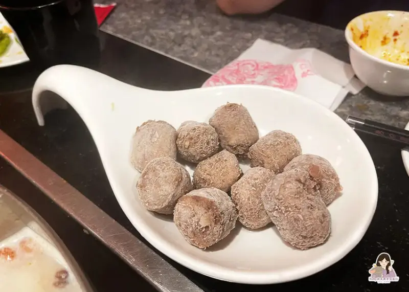 【台北美食】老四川巴蜀麻辣燙-台北長安店，麻辣鴨血豆腐吃到飽