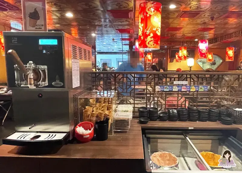 【台北美食】老四川巴蜀麻辣燙-台北長安店，麻辣鴨血豆腐吃到飽