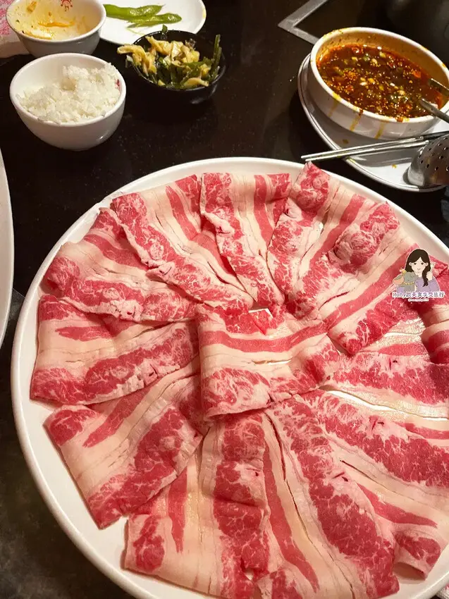 【台北美食】老四川巴蜀麻辣燙-台北長安店，麻辣鴨血豆腐吃到飽