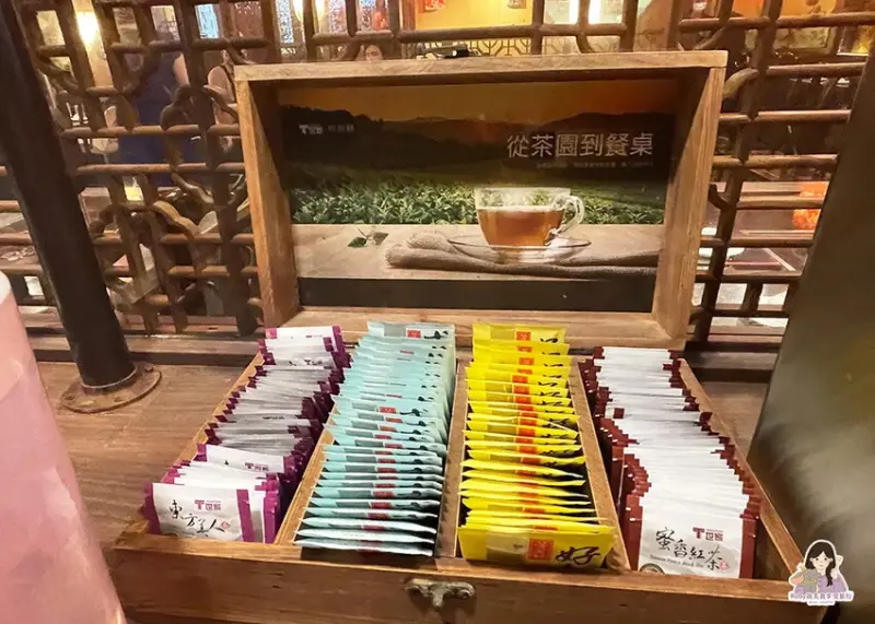 【台北美食】老四川巴蜀麻辣燙-台北長安店，麻辣鴨血豆腐吃到飽
