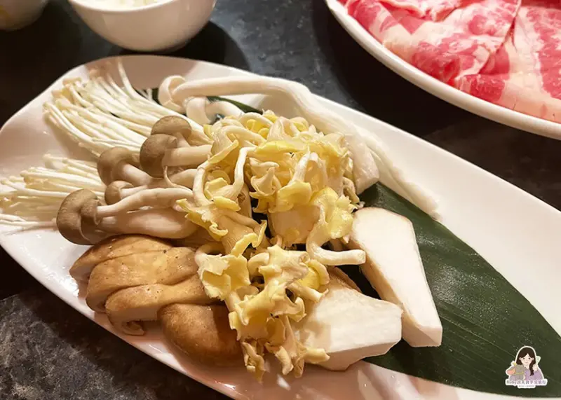 【台北美食】老四川巴蜀麻辣燙-台北長安店，麻辣鴨血豆腐吃到飽