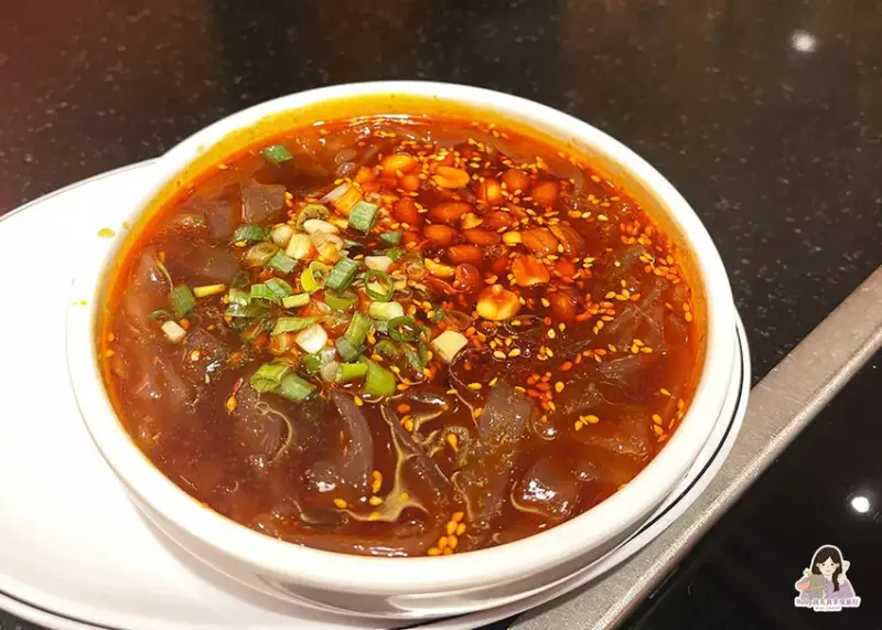【台北美食】老四川巴蜀麻辣燙-台北長安店，麻辣鴨血豆腐吃到飽