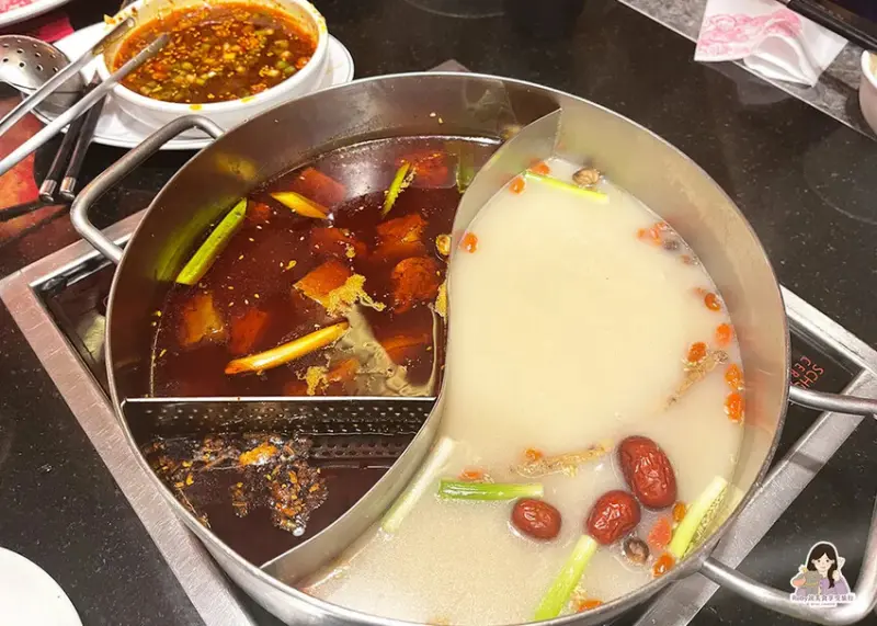 【台北美食】老四川巴蜀麻辣燙-台北長安店，麻辣鴨血豆腐吃到飽