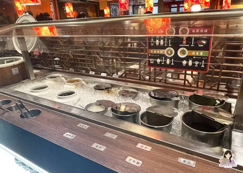 【台北美食】老四川巴蜀麻辣燙-台北長安店，麻辣鴨血豆腐吃到飽