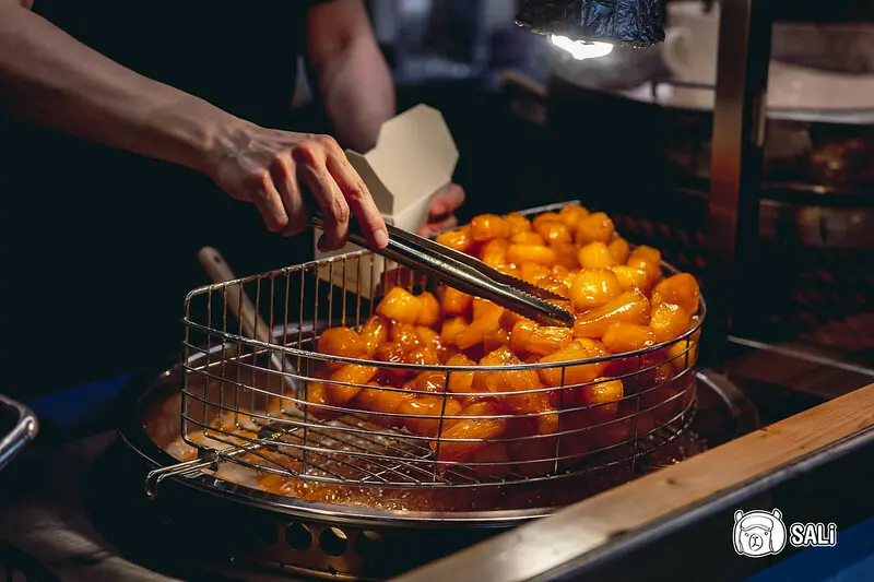 蜜藏地瓜｜台中第二市場美食，每日限量 古早味甜食蜜糖地瓜，還有桃鳳冰