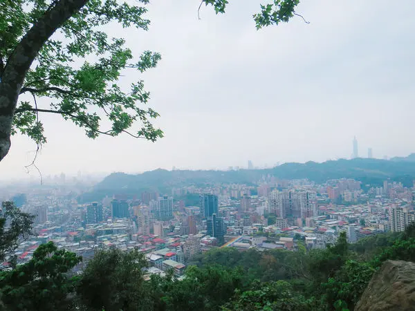 【台北親山步道】景美仙跡岩步道，難度不高~還可賞台北市遼闊景色!