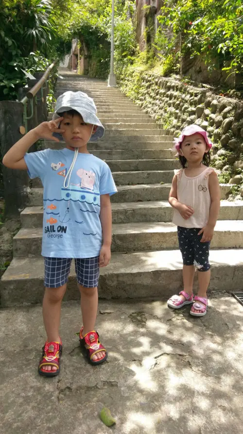 「台北景美親子玩樂」盛夏酷暑下帶著兩小尋找仙人的蹤跡@仙跡岩步道